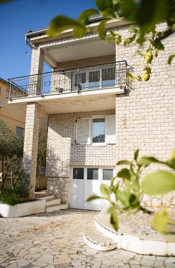 Villa Claudia Lemon Appartment Premantura Eksteriør billede