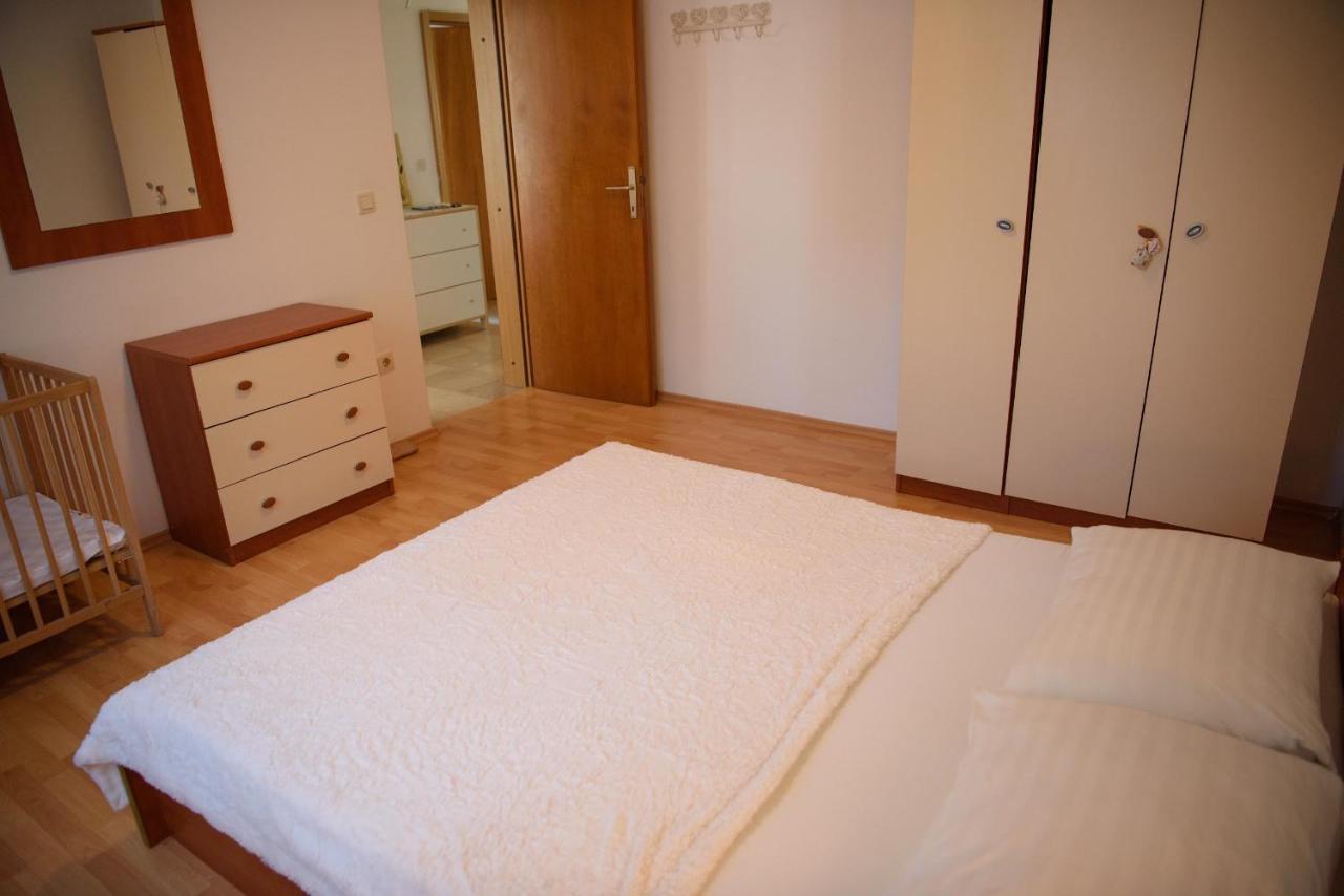 Villa Claudia Lemon Appartment Premantura Eksteriør billede